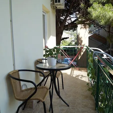 Apartments Mario With Private Parking Makarska Exterior photo