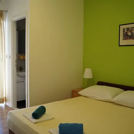 Apartments Mario With Private Parking Makarska Exterior photo