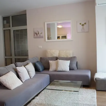 Apartments Mario With Private Parking Makarska Exterior photo