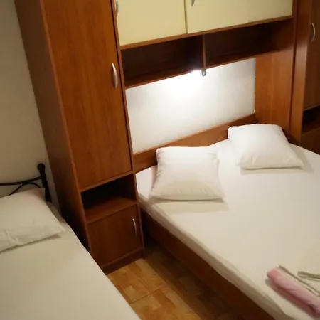 Apartments Mario With Private Parking Makarska Exterior photo