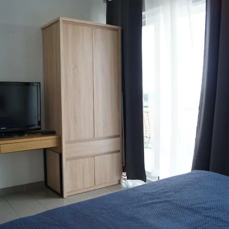 Apartments Mario With Private Parking Makarska Exterior photo
