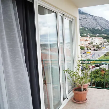 Apartments Mario With Private Parking Makarska Exterior photo