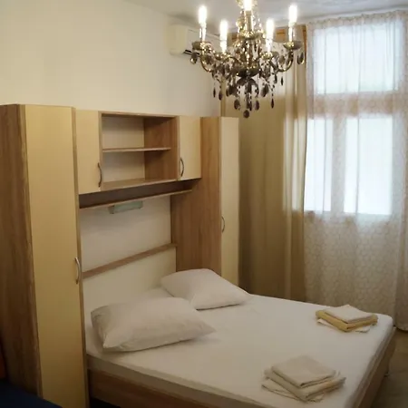 Apartments Mario With Private Parking Makarska Exterior photo