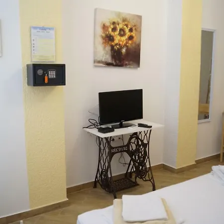 Apartments Mario With Private Parking Makarska Exterior photo
