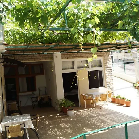 Apartments Mario With Private Parking Makarska Exterior photo