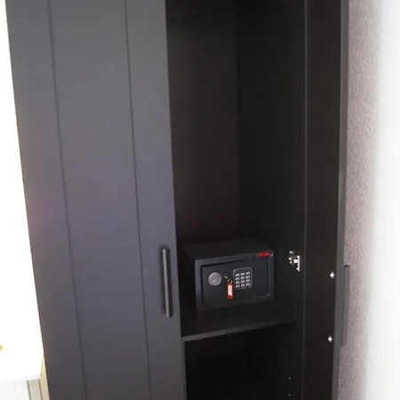 Apartments Mario With Private Parking Makarska Exterior photo