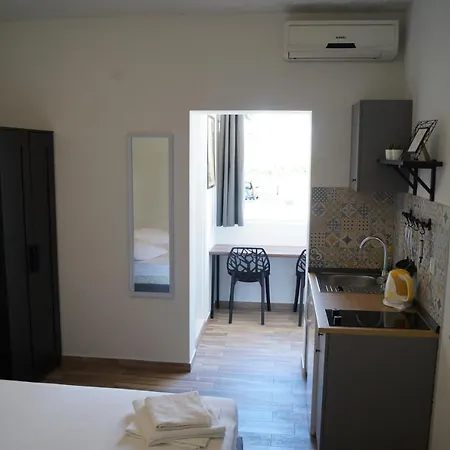Apartments Mario With Private Parking Makarska Exterior photo