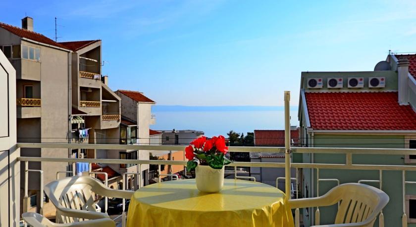 Mario With Private Parking Apartment