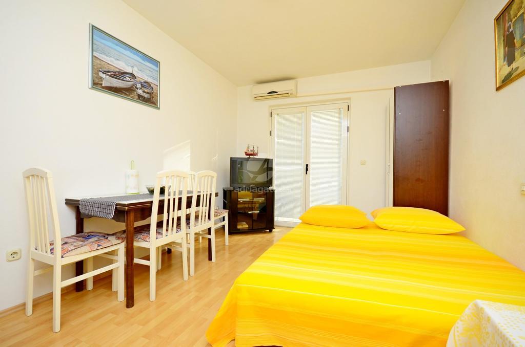 Mario With Private Parking * Makarska