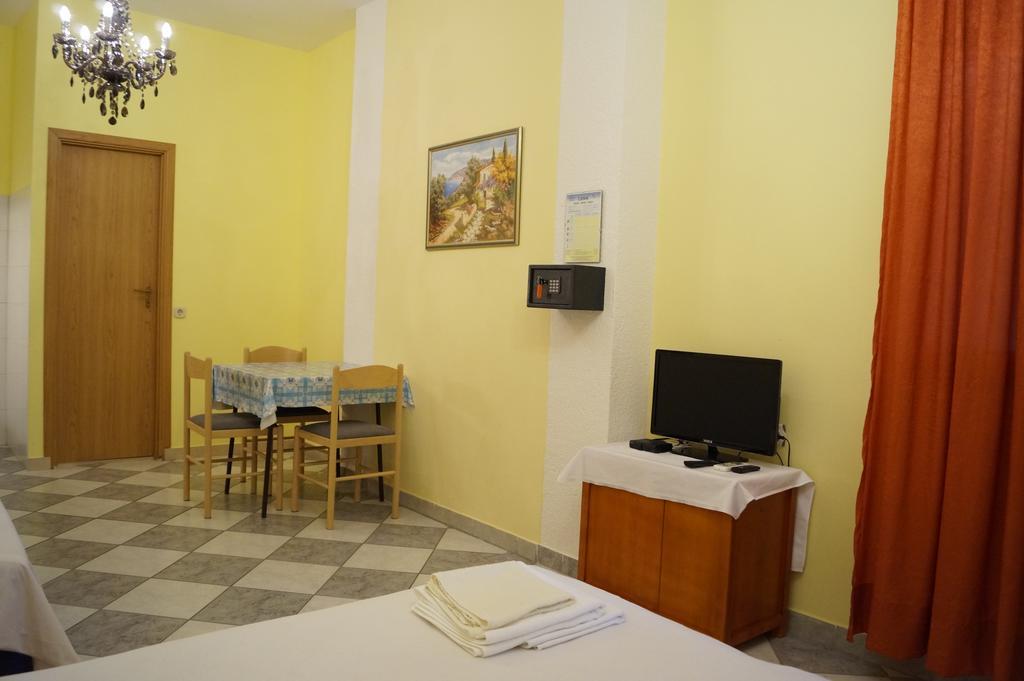 Mario With Private Parking Makarska
