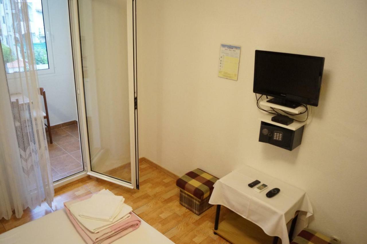 Mario With Private Parking Apartment