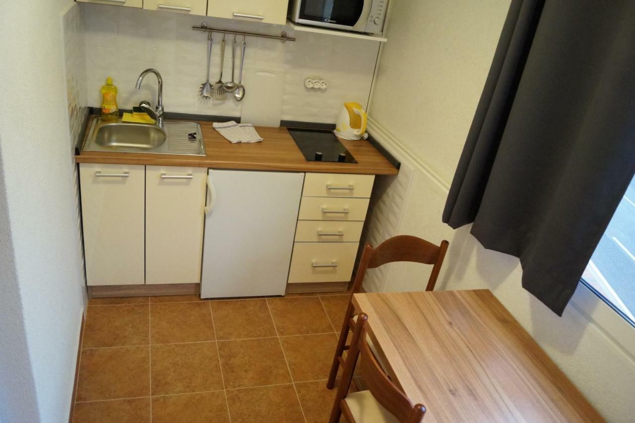 Mario With Private Parking Apartment Makarska