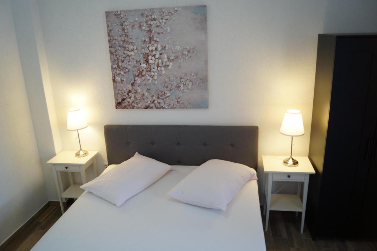 Mario With Private Parking Apartment Makarska