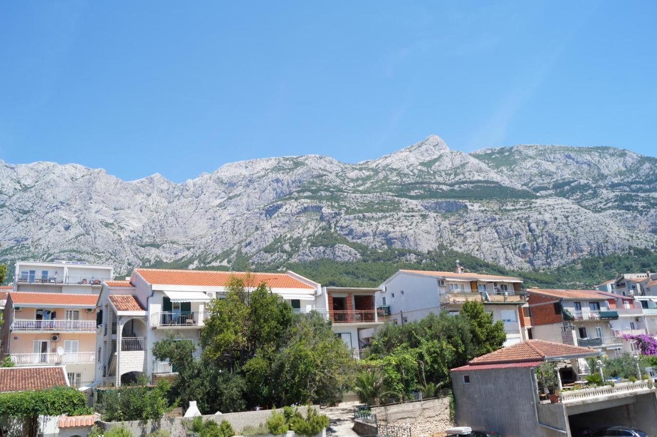 Mario With Private Parking Apartment Makarska